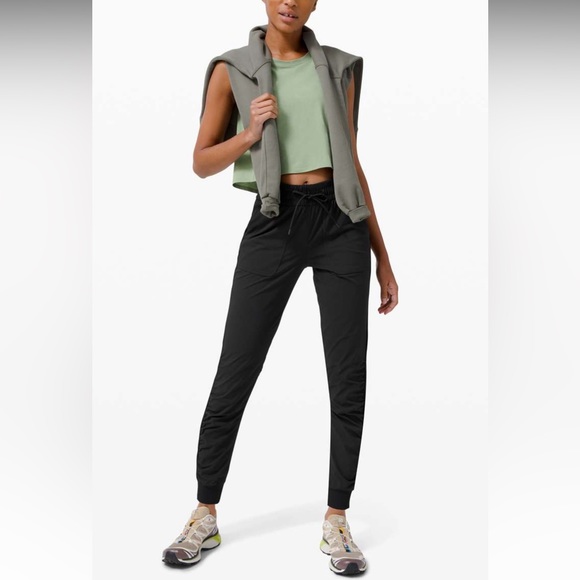 đź’šLululemon Beyond The Studio Joggersđź’šSize 8 - Picture 2 of 11